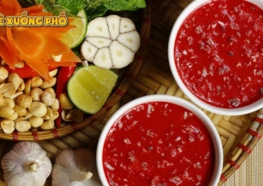 Tiết canh dê đặc sản hấp dẫn không thể bỏ qua tại Dê Xuống Phố