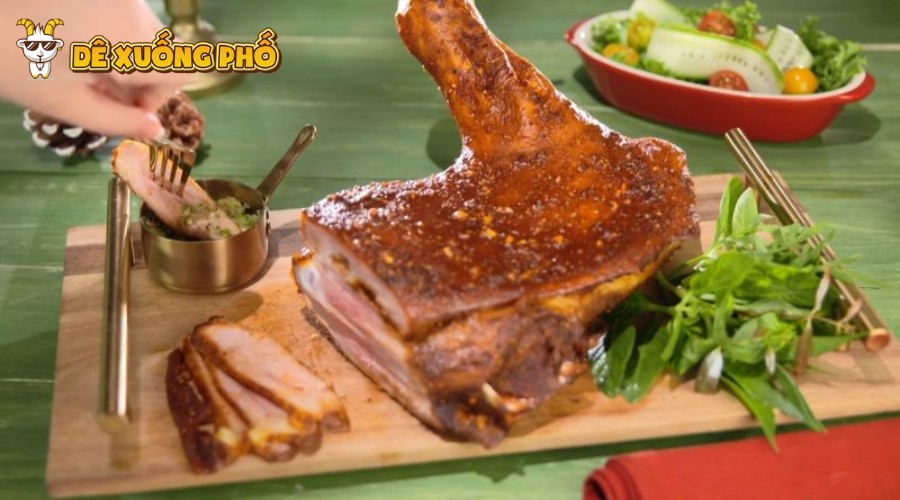 Vì sao đùi dê quay vàng giòn thịt mềm ngọt được yêu thích